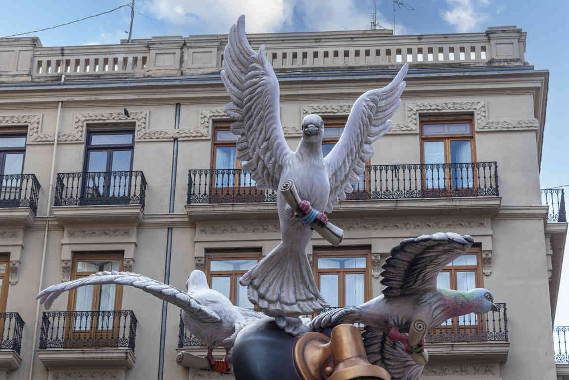 Valencia - fallas 2023 - falla plaza de la Merced - Llamame llamame 04 .jpg
